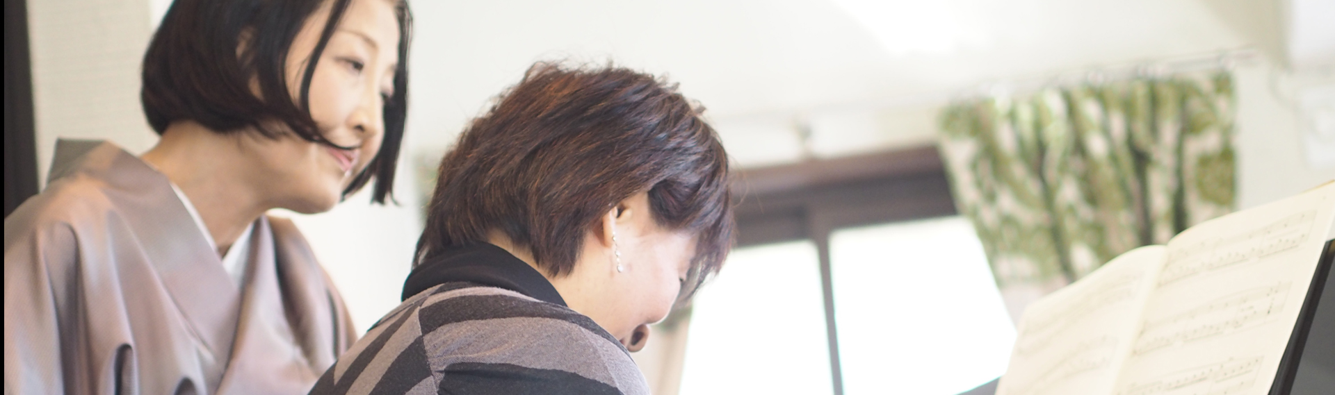 大人が自分のペースでピアノを習う